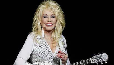 Dolly Parton rocks her own tribute performance at Grammys