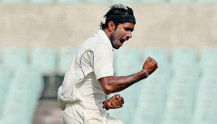 Pacer Ashok Dinda suffers head injury during Bengal&#039;s practice session