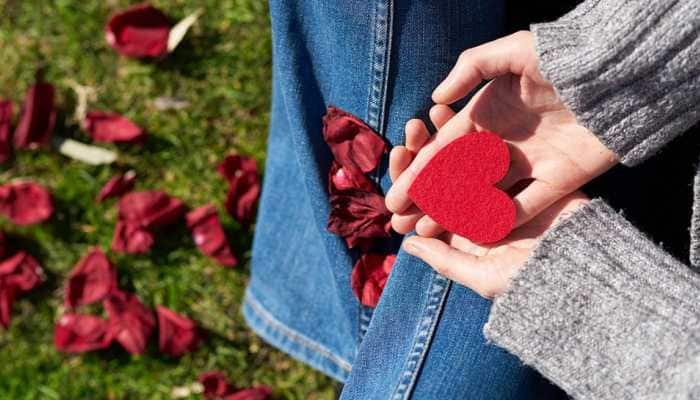 Valentine&#039;s Day 2019: Top Whatsapp/Facebook messages to wish your significant other