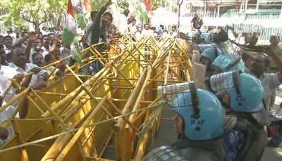 Puducherry: Ruckus outside Raj Nivas as protest against Lt Guv Kiran Bedi enter 2nd day