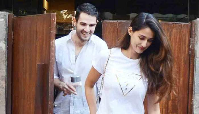 Disha Patani spotted with mystery man on Valentine&#039;s Day. Is Tiger Shroff listening?