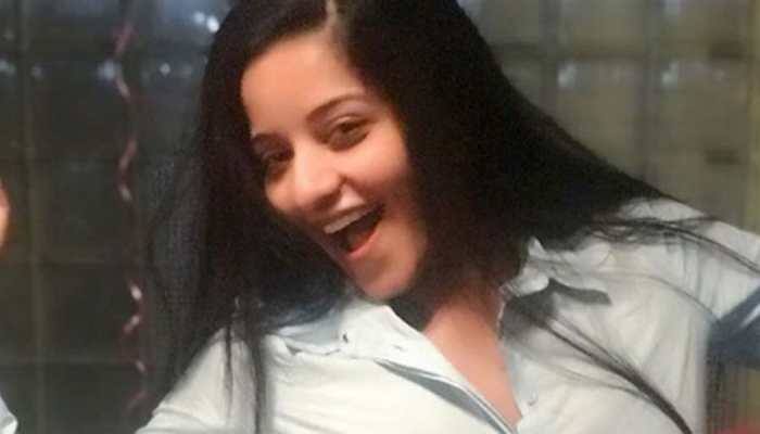 Monalisa looks alluring as she poses in a front-tied shirt—Pic  