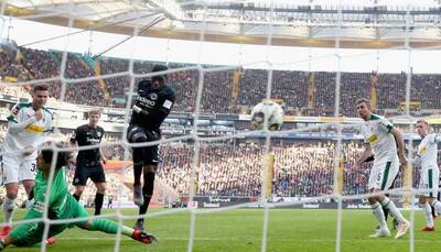  Bundesliga: Denis Zakaria's late goal rescues point for Borussia Monchengladbach at Frankfurt