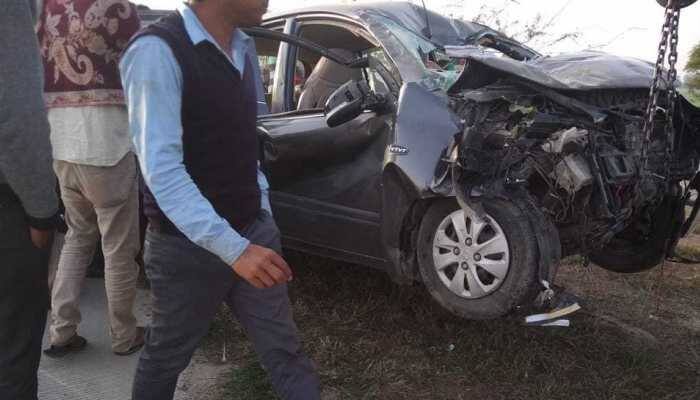 Ambulance carrying mortal remains rams into a car on Yamuna Expressway, 7 dead