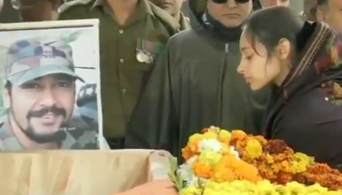 Holding back tears, Pulwama martyr Major VS Dhoundiyal&#039;s wife bids him final goodbye