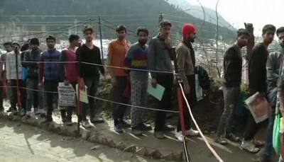2500 Kashmiri youth brave snow, rain to participate in Indian Army's recruitment drive