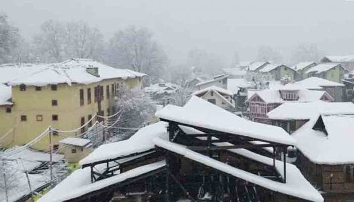 Higher reaches of Kashmir receive fresh snowfall