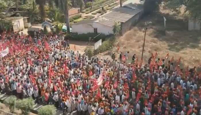 Kisan long march kicks off a day after scheduled; thousands march towards Mumbai Kisan long march kicks off a day after scheduled; thousands march towards Mumbai