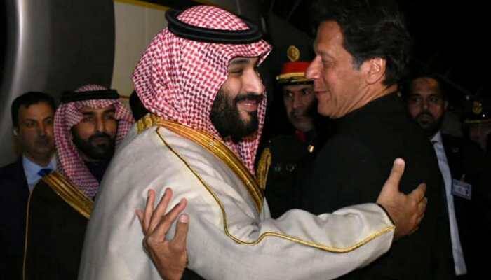 Pakistan gifts gold-plated assault rifle to Saudi Crown Prince