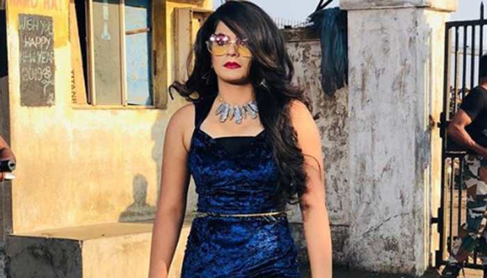 Nidhi Jha shows off her sizzling dance moves on a beach, grooves to Bipasha Basu's 'Mehbooba' song—Watch