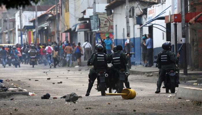 Venezuela protests flare, soldiers defect ahead of border aid operation Venezuela protests flare, soldiers defect ahead of border aid operation