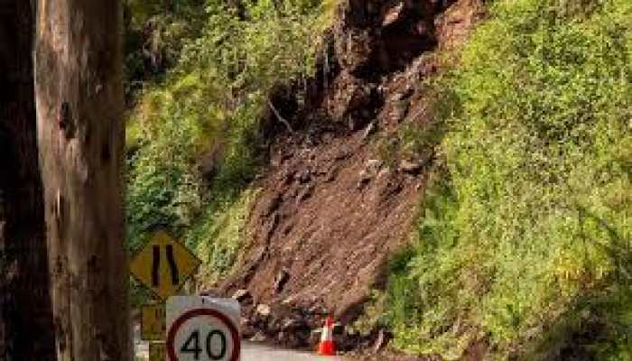 Jammu-Srinagar National Highway remains closed for third day