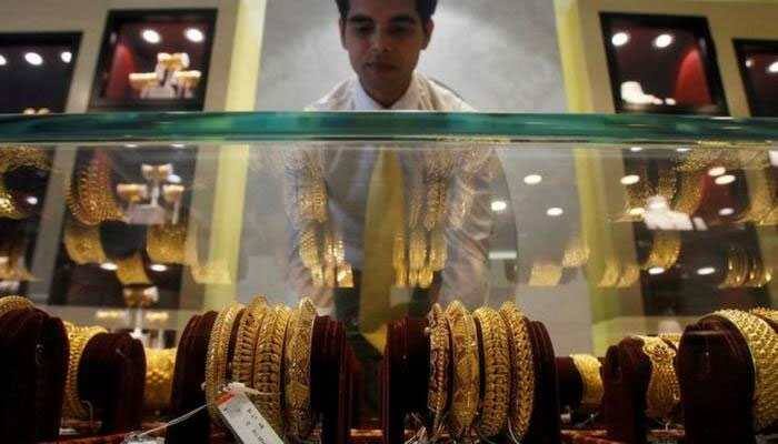 Gold prices fall by Rs 120 to Rs 34,080 per 10 gram