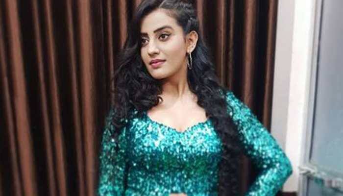 Akshara Singh sizzles in a glittery outfit-See pic