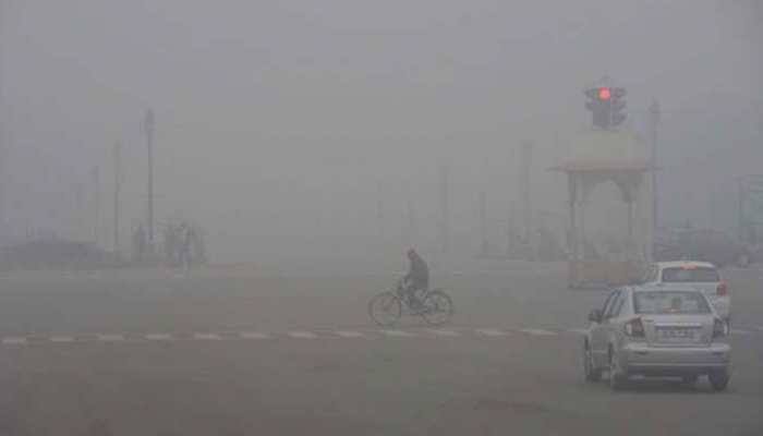 Delhi-NCR wakes up to dense fog, 10 flights diverted
