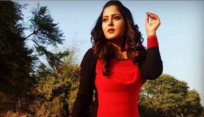Bhojpuri siren Anjana Singh raises the temperature in a red hot dress—See pic