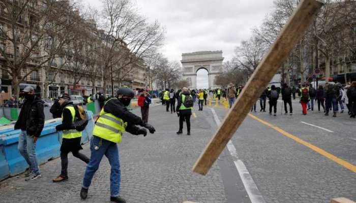 Violence returns as France&#039;s yellow vest protests enter fourth month