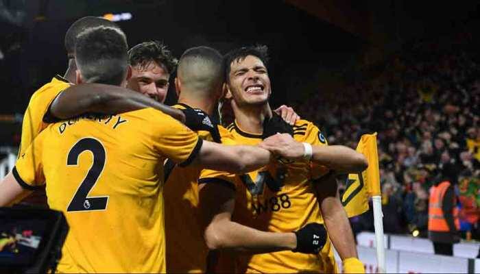 Wolverhampton Wanderers beat Manchester United 2-1 to reach FA Cup semis