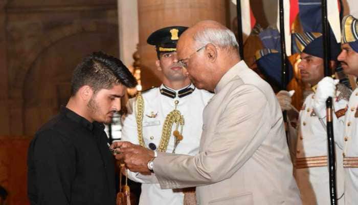 J&amp;K teenager awarded Shaurya Chakra for foiling terror attack