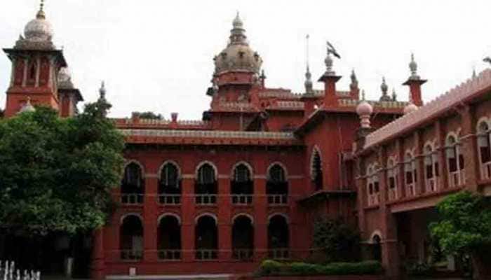 Man stabs wife inside Madras High Court over matrimonial dispute 
