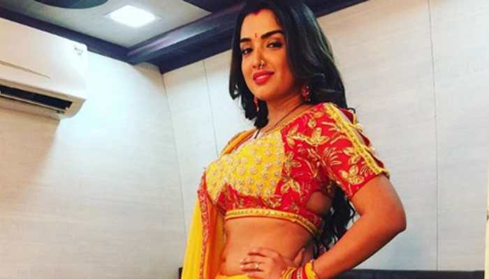 Aamrapali Dubey sizzles in her new fit avatar, poses in an ivory saree—See pic