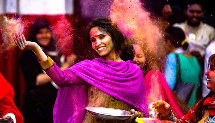 Holi 2019: Planning a colour bash at home? Here's your go-to guide