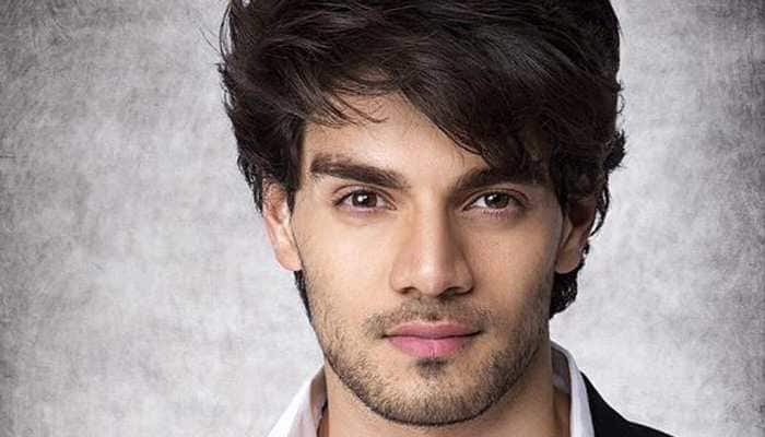 Sooraj Pancholi &#039;Satellite Shankar&#039; profits for army camps