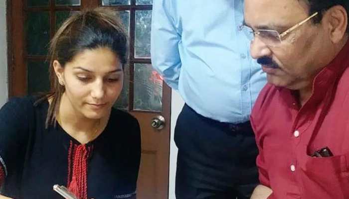 Popular Haryanvi singer-dancer Sapna Choudhary joins Congress party, may contest from Mathura