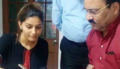 Singer-dancer Sapna Chaudhary denies joining Congress, photos tell different story