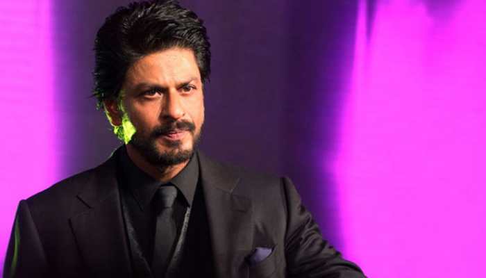 Shah Rukh explores Dubai&#039;s City Walk