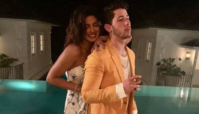 Priyanka Chopra&#039;s latest selfie with Nick Jonas, Sophie Turner and Joe Jonas is the best thing on internet today!