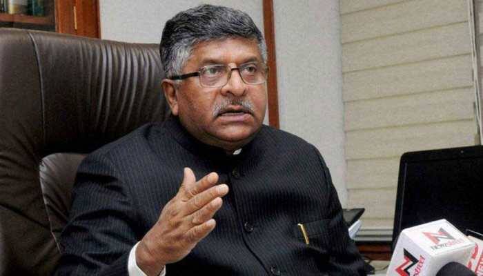 Union Minister Ravi Shankar Prasad shown black flags at Patna airport