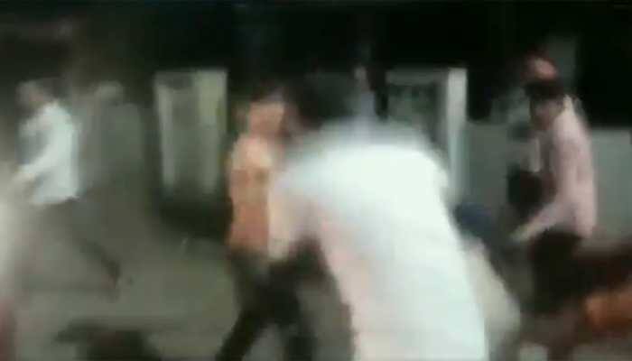 Auto driver, friends thrash traffic cop in Bihar after being stopped, act caught on camera