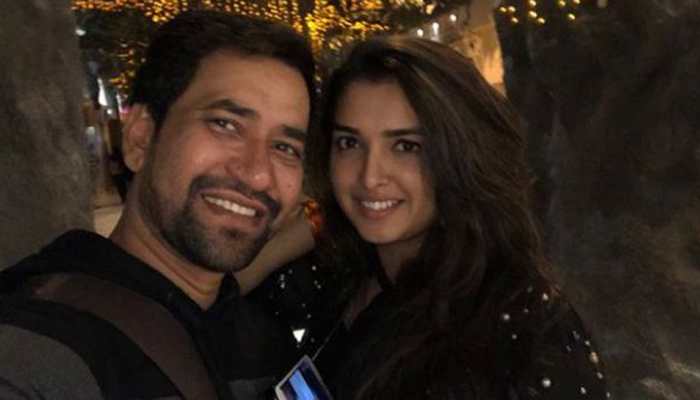 Dinesh Lal Yadav aka Nirahua- Aamrapali Dubey shoot 'Thik Hai' in Banaras—See pic