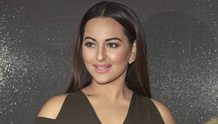 Sonakshi Sinha Opens Up About Father Shatrughan Sinhas Exit From Bjp People News Zee News