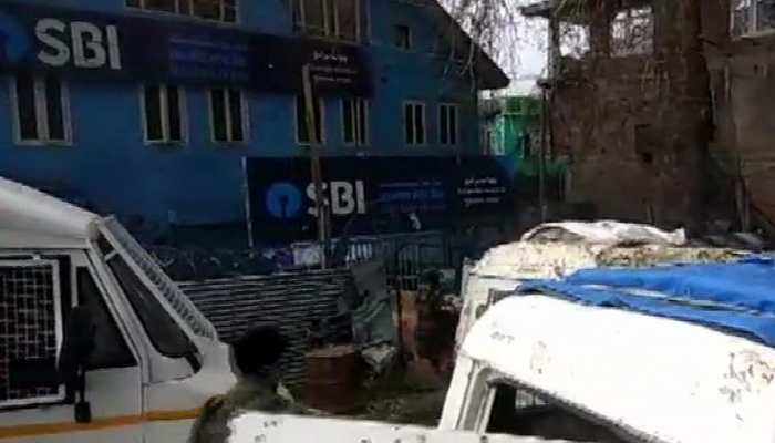 Jammu and Kashmir: Terrorists hurl grenade at CRPF post in Pulwama injuring jawan; kill civilian in Baramulla