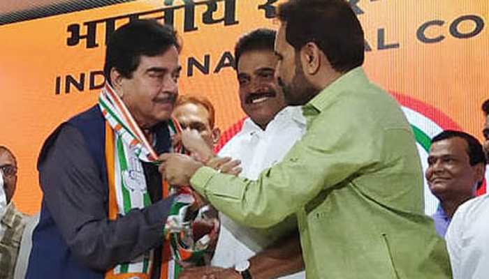 Shatrughan Sinha makes faux pas just after joining Congress, calls Shaktisinh Gohil &#039;BJP&#039;s backbone&#039;