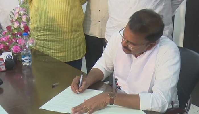 Lok Sabha Election 2019 live updates: Jana Sena candidate from Visakhapatnam releases manifesto on bond paper Lok Sabha Election 2019 live updates: Jana Sena candidate from Visakhapatnam releases manifesto on bond paper