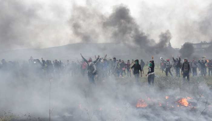 Clashes erupt as Greek police stop migrants from reaching border