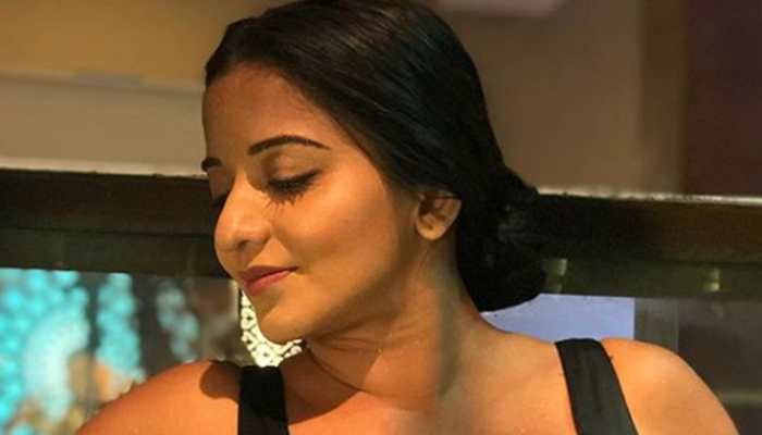 Monalisa looks regal in a black saree-See pic