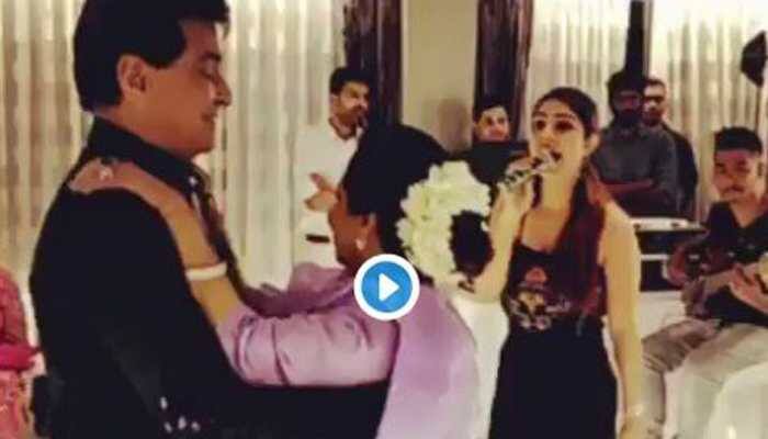 This video of Jeetendra dancing on Jawaani Janeman with wife Shobha is too cute for words-Watch