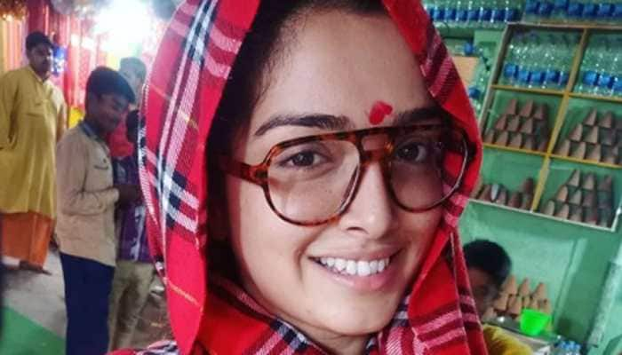 Aamrapali Dubey visits Maa Vindhyavasini temple, seeks blessings—See pics