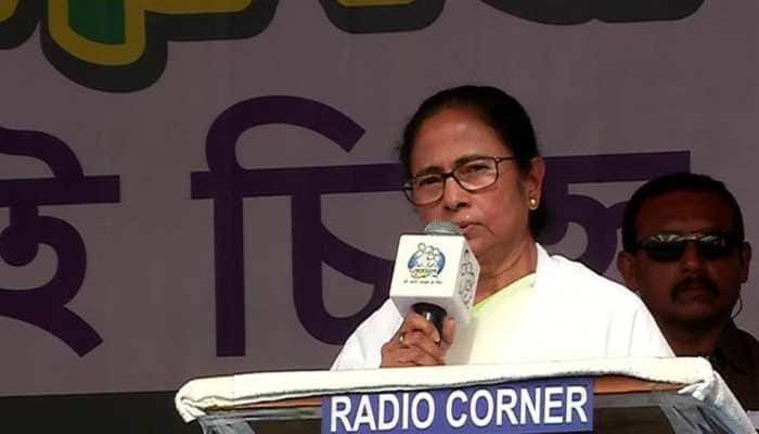 Don&#039;t vote for CPM or Congress: Mamata Banerjee urges voters in Siliguri 