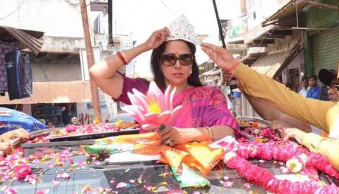 BJP, Congress supporters clash at Hema Malini's Mathura road show