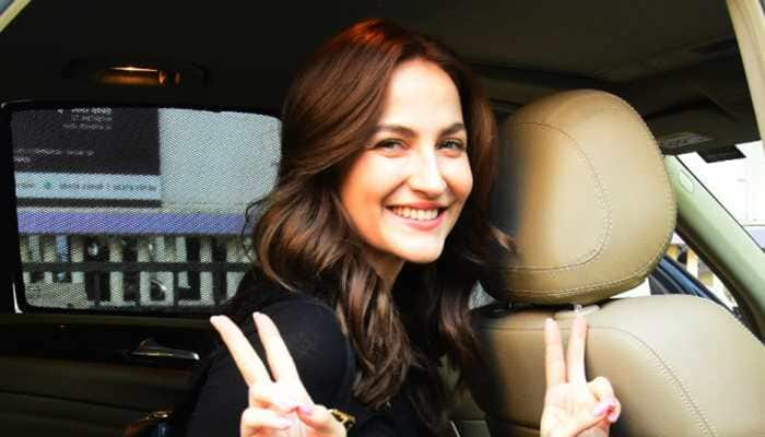 Elli AvrRam slays the casual look in black—Pics