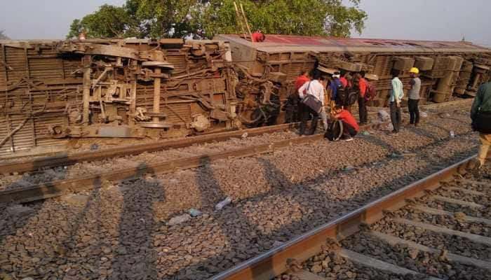 Uttar Pradesh: 12 coaches of Poorva Express derail near Kanpur, 14 injured