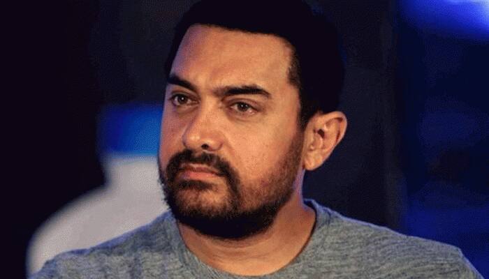 Aamir Khan flies economy, surprises co-passengers