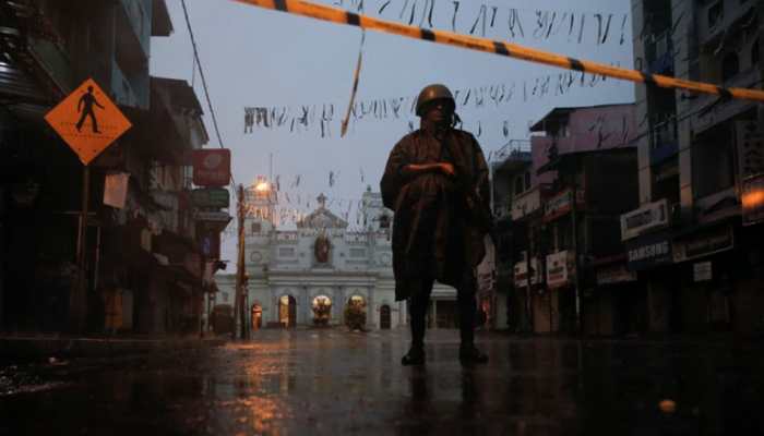 Sri Lankans urged to avoid mosques, churches amid fears of more attacks