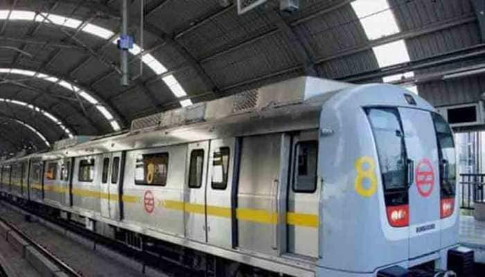 MCD staffer attempts suicide by jumping onto Metro track