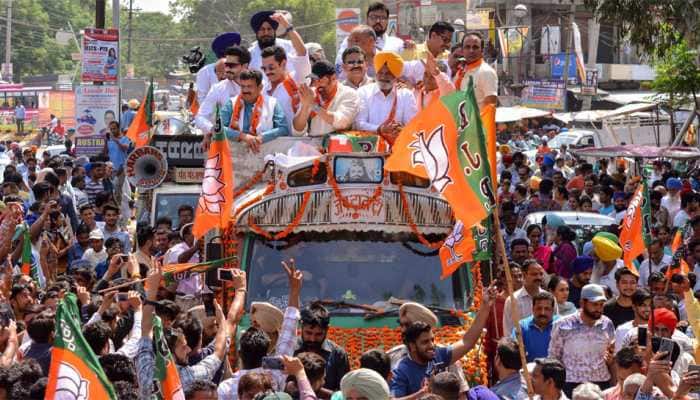 BJP&#039;s Sunny Deol dazzles voters in Gurdaspur with marathon roadshow